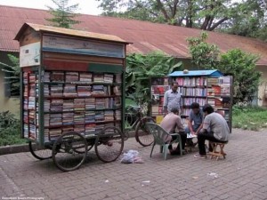 Biblioteca móvil de Dhaka, Bangladesh.