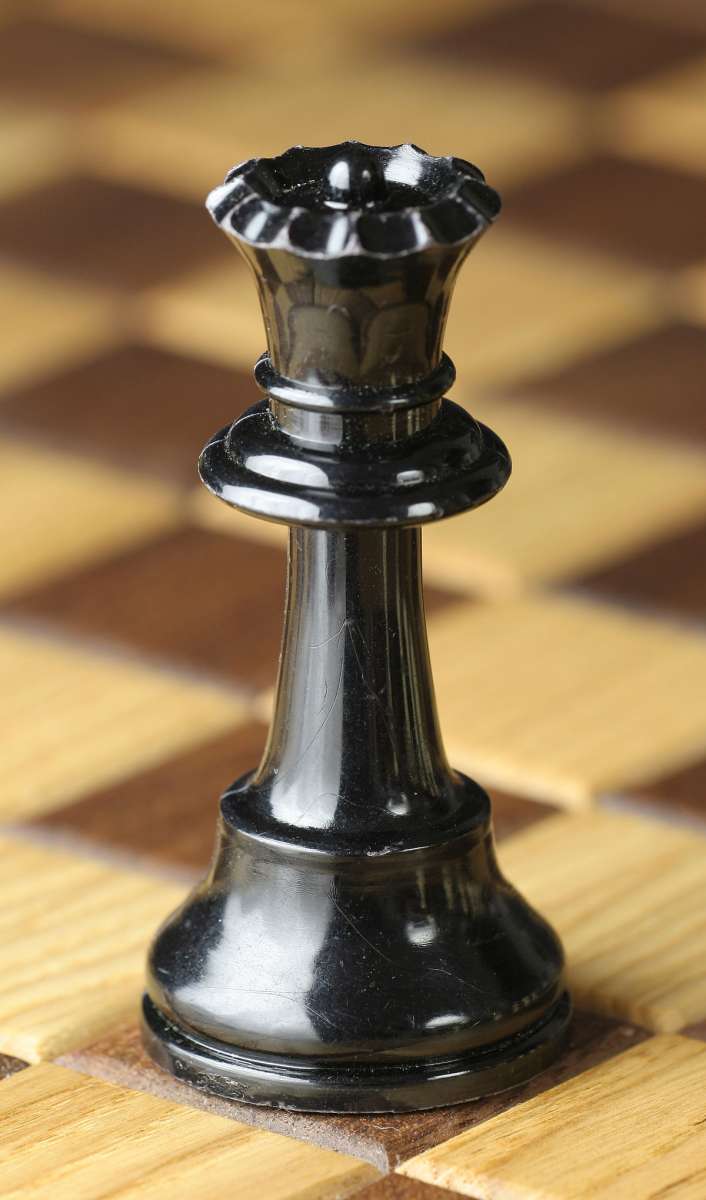 1200px-Chess_piece_-_Black_queen