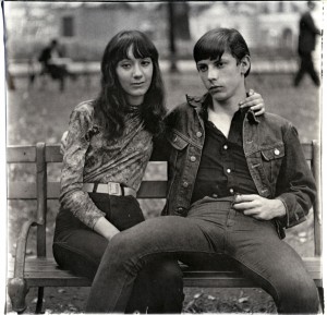 Diane Arbus - Young couple on a bench in Washington Square Park