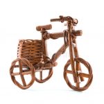 juguete-de-madera-del-triciclo-59315223