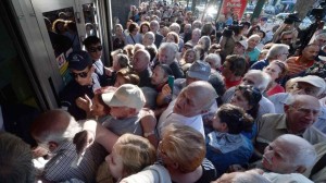 GENTE EN BANCO