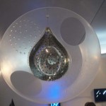 Gota-colgante-espejeada-Plexiglás-102-x-32-cm-2007-Gyula-Kosice