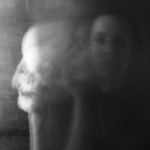 Bárbara Bezina. Autorrestrato con calavera.