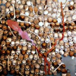 PEPE 1 mapa con cráneos de las víctimas,camboya