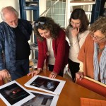 Oscar Pintor. con el Anartista y sus  fotos inéditas. Fotografía: Carolina Diéguez.