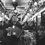 Acodeonista ciego en el subte