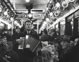 Acodeonista ciego en el subte