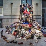 Instalación artística en el marco de la cita ‘El intercambiador de ropa’, que se celebra en La Casa Encendida de Madrid.