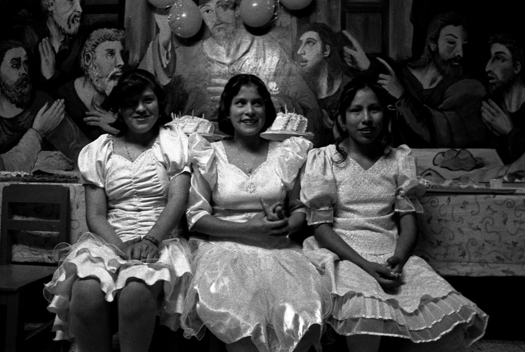 Cecilia Larrabure. "Tania en su fiesta de quince años". Fotografía del libro "Ciertos vacíos".