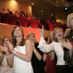 Foto 3 rituales- mijeres aplaudiendo