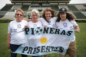 Foto 4 'Betty' García (77 años), Elba Selva (73), Lucila Sandoval (48) y Mónica Santino (53)es.besoccer.com