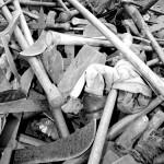 Una pila de machetes y hachas confiscadas a las milicias hutus, el 16 de julio de 1994 en la ciudad fronteriza de Goma, en Republica Democrática del Congo. Pascal Guyot – AFP