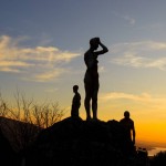 El Silencio de Otros.Las estatuas que aparecen en El Silencio de Otros, en la cima del Valle del Jerte, por el escultor Francisco Cedenilla. Crédito: Álvaro Minguito