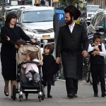683px-Hasidic_Family_in_Street_-_Borough_Park_-_Hasidic_District_-_Brooklyn